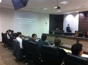 Juízes eleitorais da região de Maringá se reúnem para discutir ações relativas às eleições deste ano